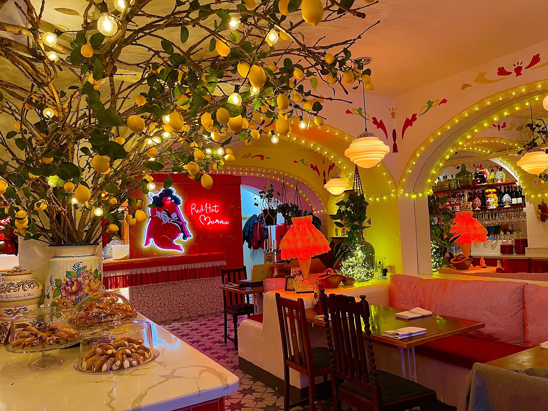 Red Hot Mamma Warwick inside the restaurant
